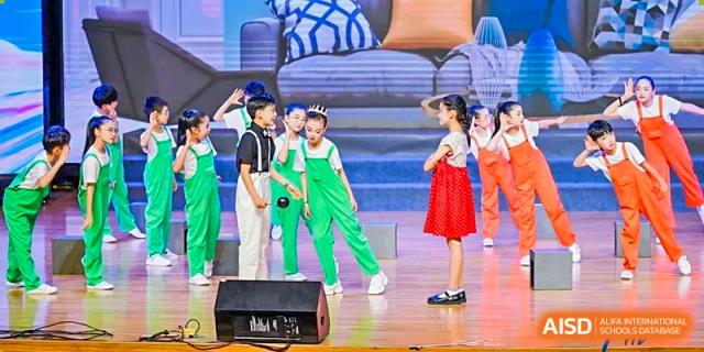 Young students from HAILIANG FOREIGN LANGUAGE SCHOOL perform on a stage in a musical or play.