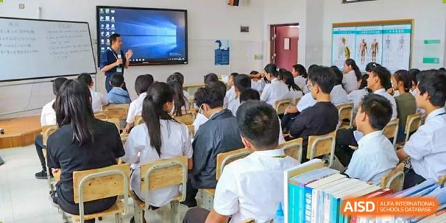 Students engaged in a classroom discussion at Kunming World Youth Academy.