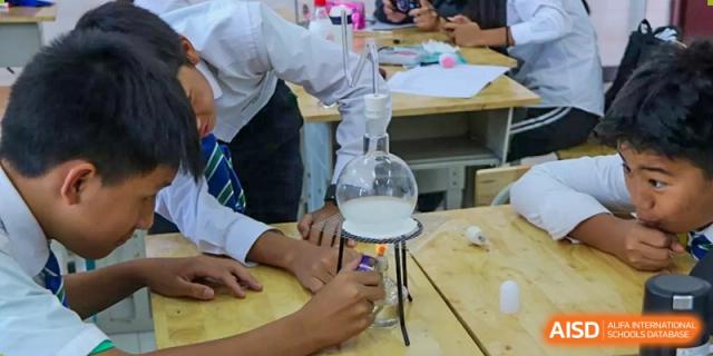 A close-up of students conducting a science experiment at Kunming World Youth Academy.