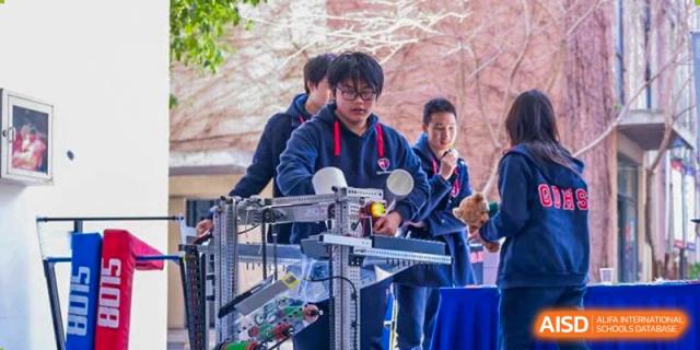 Shanghai Qibao Dwight High School students work on a robotics project.