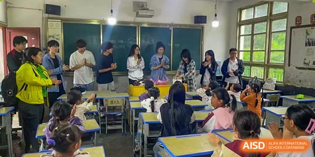 Students gathered in groups for collaborative work and discussion in a traditional classroom setting at BEIJING CHAOYANG TONGWEN FOREIGN LANGUAGE SCHOOL.