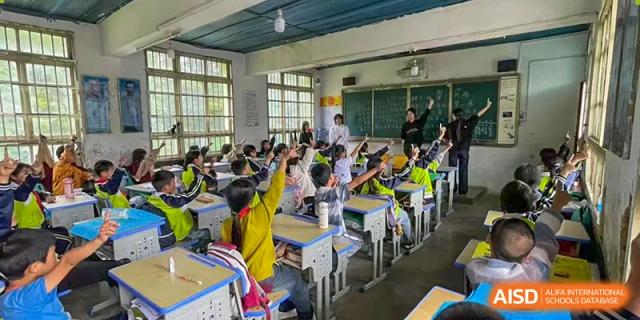 A vibrant classroom full of students in yellow shirts actively engaged in a lesson or activity at BEIJING CHAOYANG TONGWEN FOREIGN LANGUAGE SCHOOL.