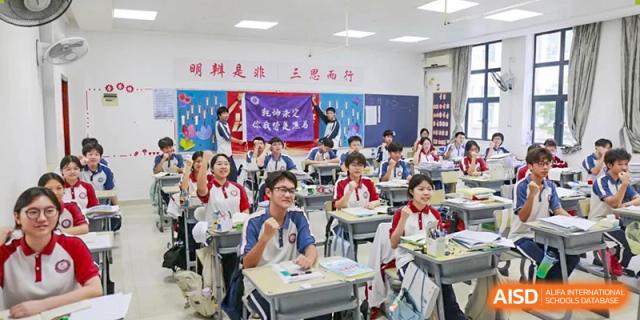 A full class of students at The Experimental School Affiliated with Zhuhai No.1 High School seated at their desks, focusing on the lesson.
