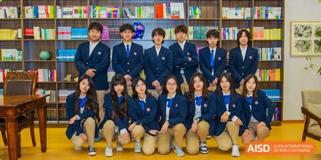 A group of Beijing Zhongguancun Foreign Language School students posing for a group photo.