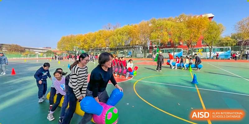 A photo showing a group of students participating in an outdoor activity, at Beijing Zhongguancun Foreign Language School.