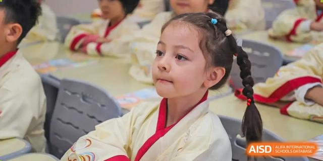 A young female student from Changsha Lushan Zhongjia School with light hair, wearing a traditional Chinese learning or performance costume.