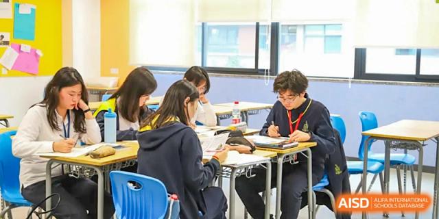 Students from Chiway Bilingual School Xiamen working in pairs and small groups during a focused class activity.
