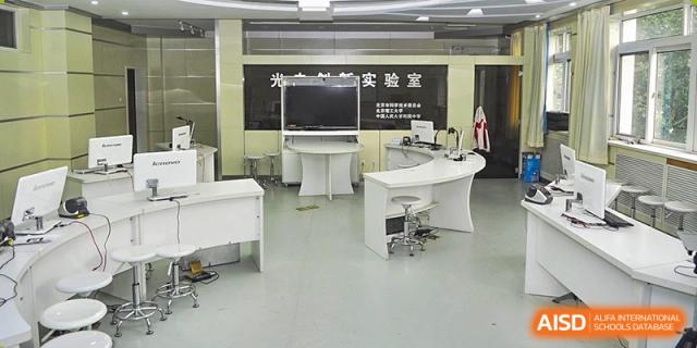 A clean and modern laboratory with black and white furniture and a blackboard at the International Curriculum Center of RDFZ.