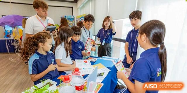 A teacher and students from ISA Science City International School are playing a game of tug-of-war.