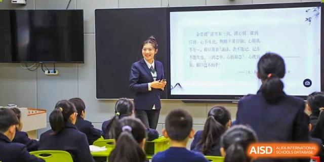 A teacher from Rugao International Academy BFSU teaching a class.