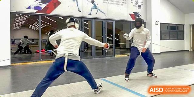 A student from Rugao International Academy BFSU fencing.