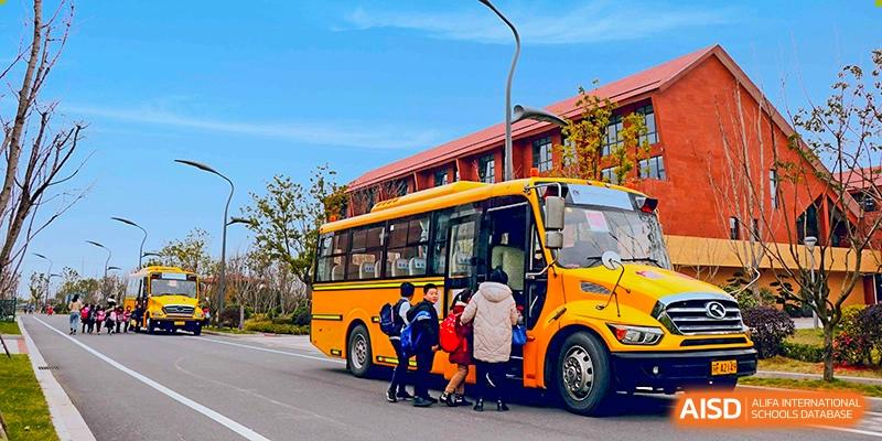 Students from Rugao International Academy BFSU getting off a school bus.