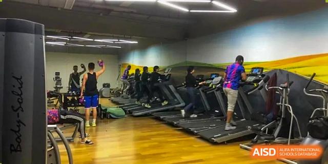 Students from Rugao International Academy BFSU running on treadmills in the school's gym.