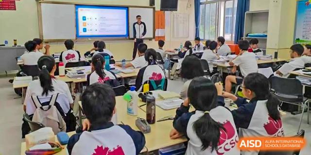 A teacher at Shenzhen (Nanshan) Concord College of Sino-Canada instructing a class of students sitting at their desks.