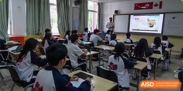 A teacher at Shenzhen (Nanshan) Concord College of Sino-Canada giving a presentation to a classroom of students.