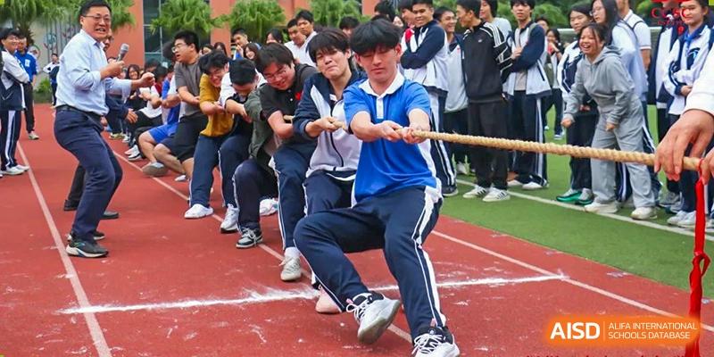 Students at Shenzhen (Nanshan) Concord College of Sino-Canada participating in a tug-of-war game during a sports day.