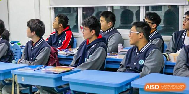 Students at The Experimental School Affiliated to Nanjing Normal University seated at their desks during a lecture.