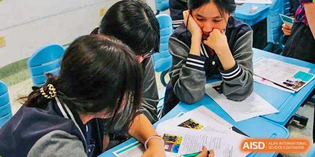 Students at The Experimental School Affiliated to Nanjing Normal University collaborating on a project.