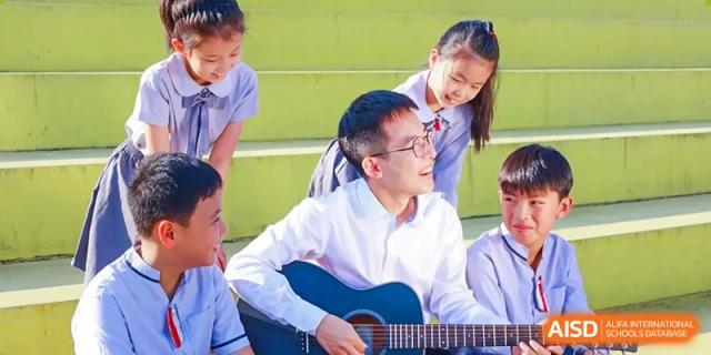 A Weiming School Chengdu Qingbaijiang student playing a guitar during a performance.