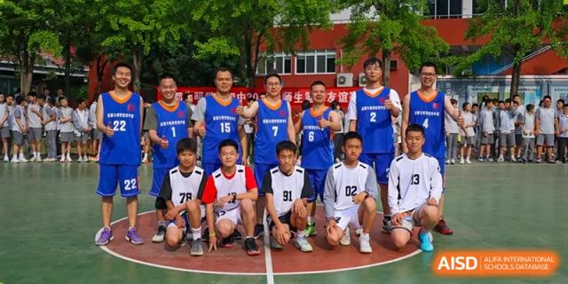 A basketball team from Weiming School Chengdu Qingbaijiang posing for a group photo.
