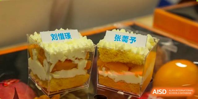 Two individual servings of layered dessert with name tags, suggesting a cooking event at Wenzhou No.21 Middle School.