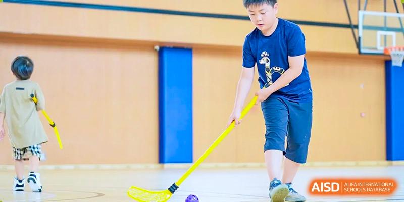 A student from Wycombe Abbey School Nanjing playing floorball.