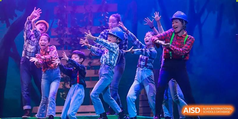 Students from Wycombe Abbey School Nanjing performing a dance on stage.