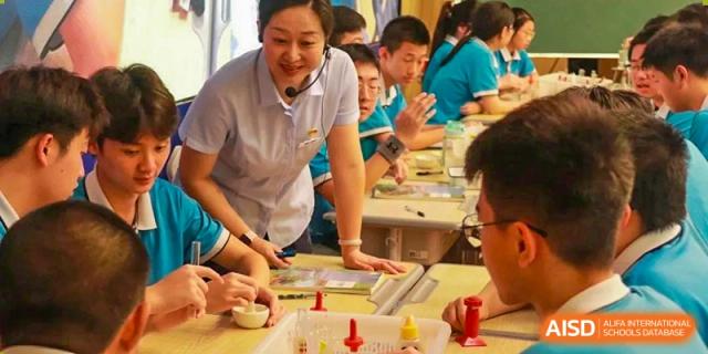 Students from Xiamen Yingcai school participating in a science experiment.