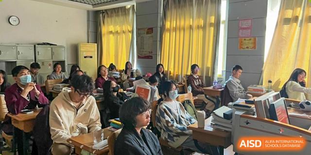 A classroom full of students and possibly parents or faculty members attending a talk or meeting at Wuxi No.1 High School.