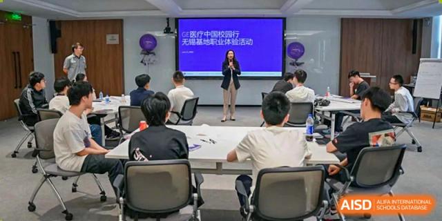 A female teacher presenting a lecture on a digital screen to a class of students at Wuxi No.1 High School.