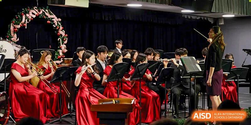 A student orchestra is performing on a stage at Chengdu International School.
