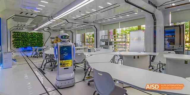 A futuristic, high-tech classroom with an AI robot and modern, flexible desks and chairs, demonstrating the school's technology resources, at 21ST Century School, Wenjiang, Chengdu.
