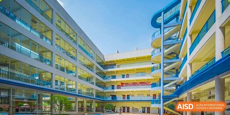 The central courtyard and multi-story academic buildings of the school, featuring modern architecture and a bright, open learning environment at Guiyang New World School.