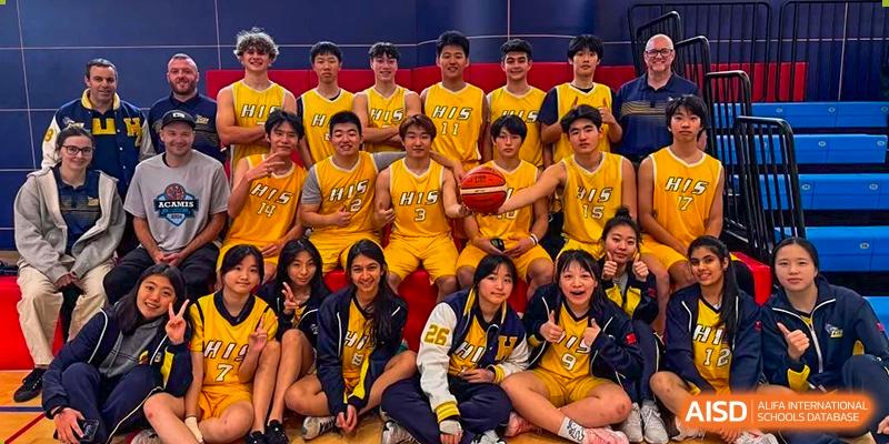 Hangzhou International School sports team members posing for a group photo in their yellow and blue jerseys.