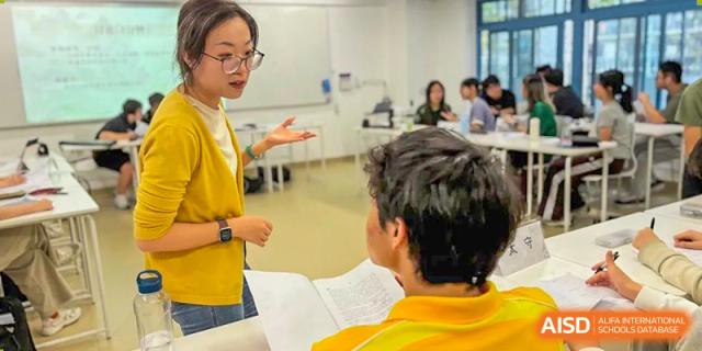 Students engaging in an interactive group discussion during a class at Shenzhen College of International Education.