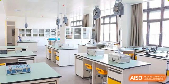 A light-filled science lab featuring sleek, modular lab benches and equipment racks at Zibo MacDuffie Bilingual High School.