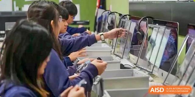 Yew Wah International Education School of Yantai Campus students conducting a science experiment and handling equipment in a school laboratory.