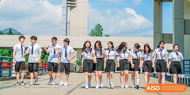 Wenzhou No.22 Senior Middle School students, a group of six friends in school uniforms walking together outside on a sunny day.