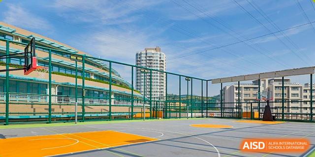 An outdoor multi-purpose sports court with professional surfacing, fencing, and views of the surrounding campus buildings at Guangzhou ULink International School.