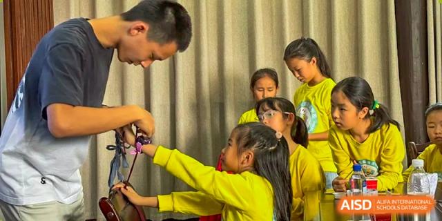 A group of students works intently on a craft project, focusing on fine motor skills and teamwork during an afternoon enrichment class at Beanstalk International Bilingual School Shunyi Campus.