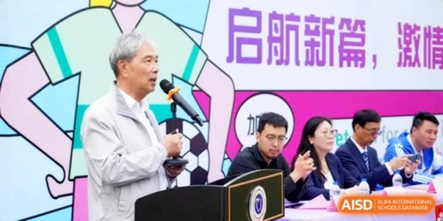 An official gives a speech at a podium during a sports event at Shanghai Gold Apple Bilingual School.