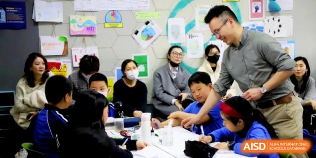 Parents and students engaged in a collaborative group discussion at Shanghai United International School, Shangyin Campus.