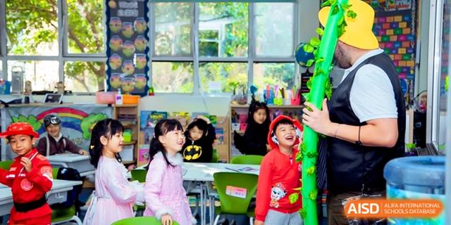 Children in a brightly decorated classroom enjoy a group activity together at Shanghai United International School, Shangyin Campus.