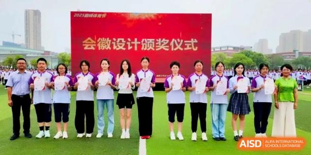 A group of female students stands on a green field holding certificates during an awards ceremony at Xishan Senior High School.