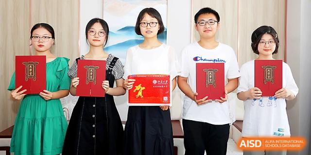 Three students proudly displaying their academic certificates and awards at Zhengzhou No.4 Middle School.