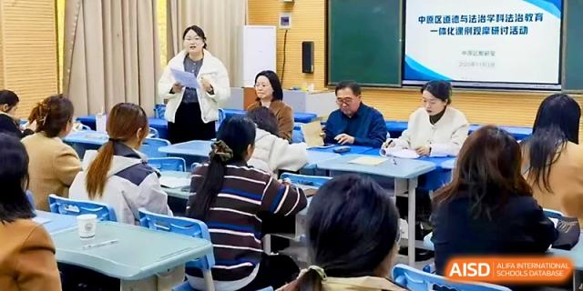 Educators participating in a collaborative group meeting and discussion at Zhengzhou No.4 Middle School.