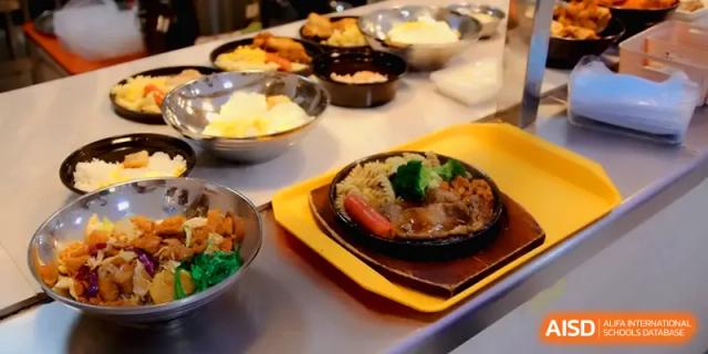 A tray of hot food featuring rice, meat, and vegetables served for a balanced student lunch at Quanzhou No. 5 Middle School.