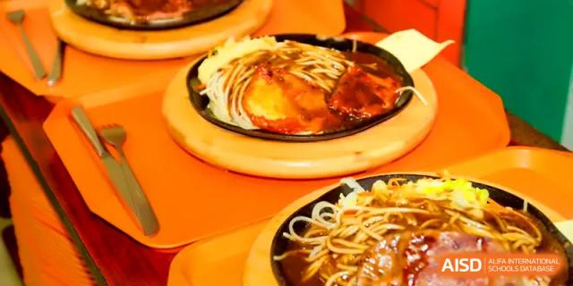 Sizzling plates of noodles and eggs being served hot for lunch in the school dining hall at Quanzhou No. 5 Middle School.