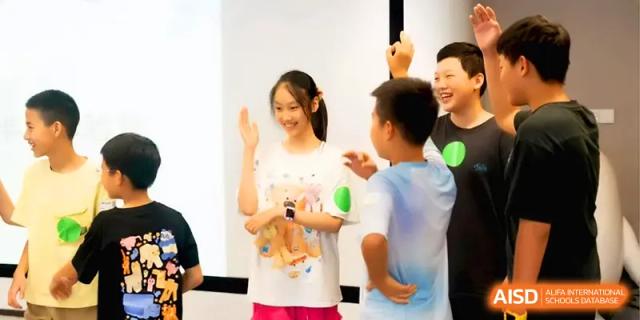 Enthusiastic students raise their hands to participate during an interactive lesson in a classroom at Shenzhen Mingwan School.