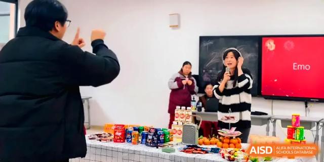 Students participate in a lively classroom party with snacks and singing to celebrate the New Year at Xuzhou No.1 Middle School.